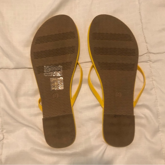 3/20$ George - Yellow Sandals - Picture 3 of 4